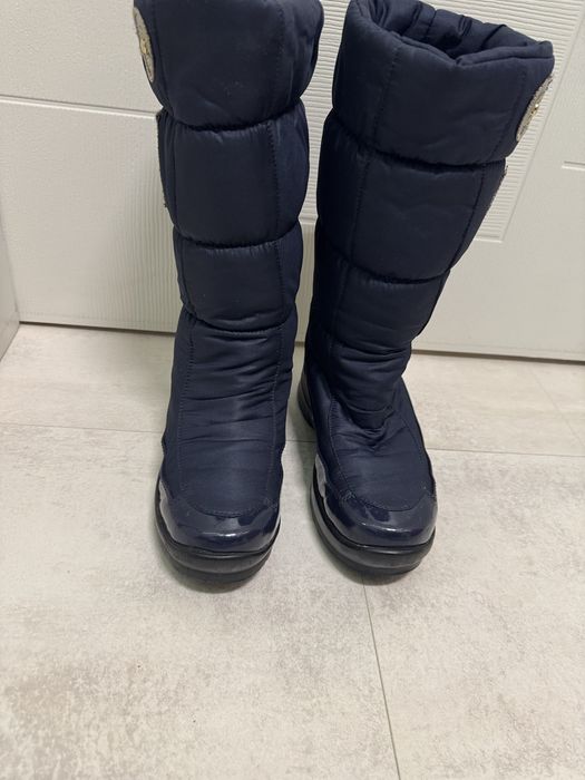 Топли апрески цвят тъмносин