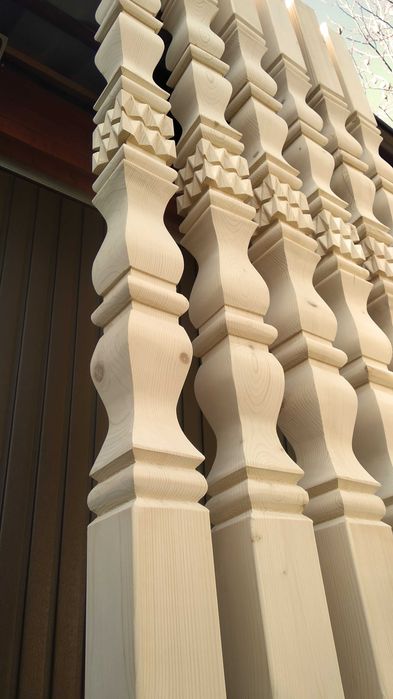 Stalpi din lemn sculptati pt. terasa, filigorie.