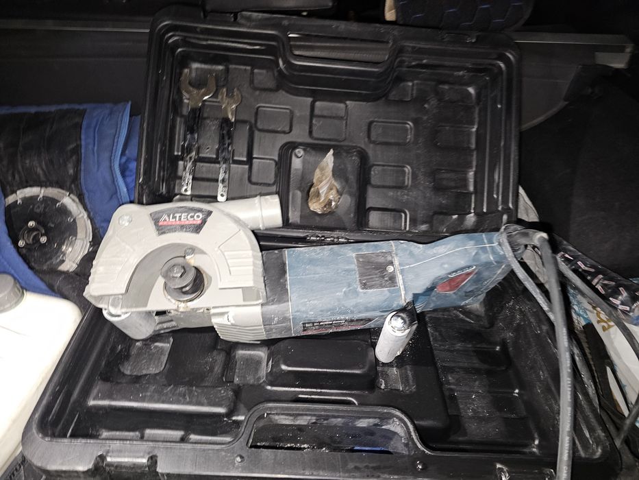 Штроборез почти новый Alteco