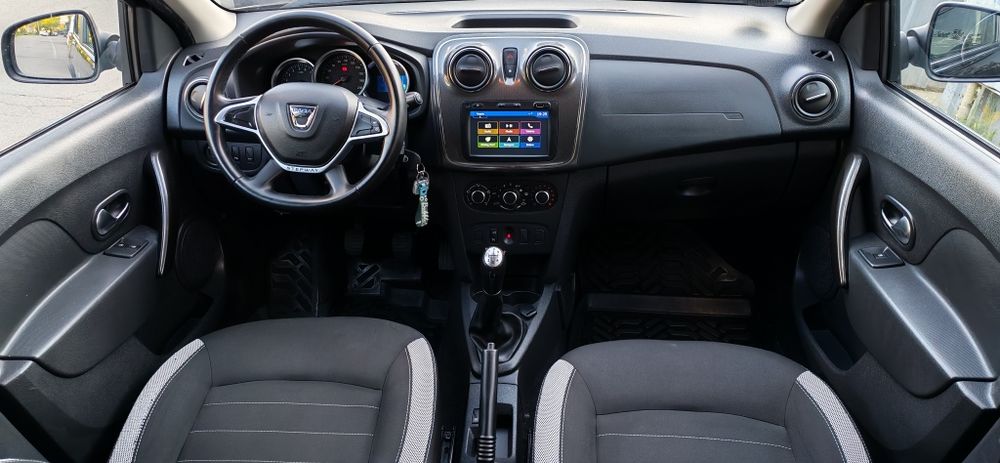 Logan MCV stepway  vopsea originală, rulează perfect