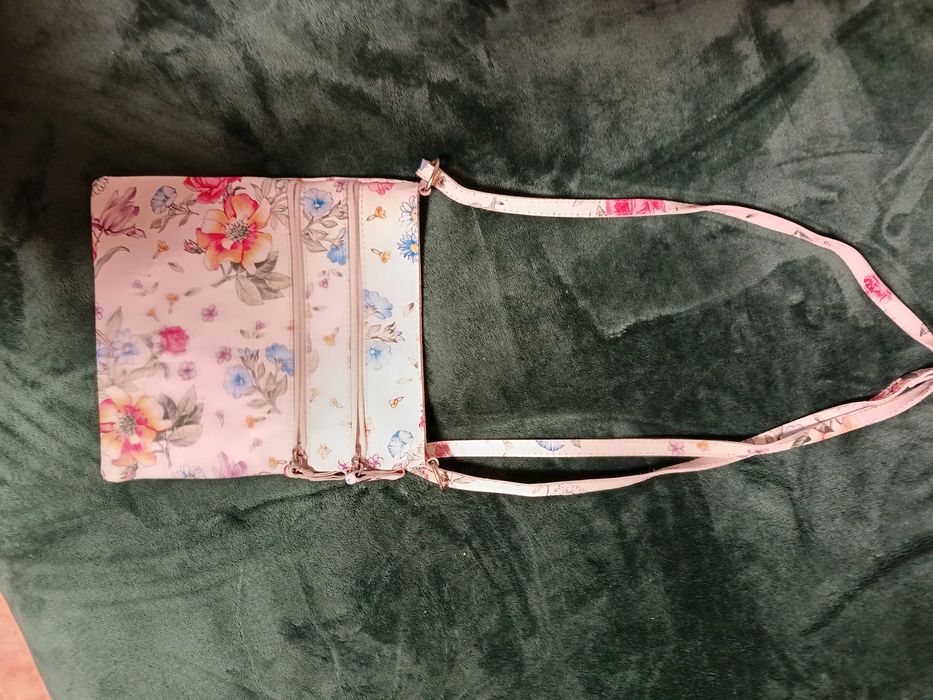 Poșetă piele naturala, motiv floral. Noua