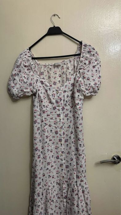 Два женских платья