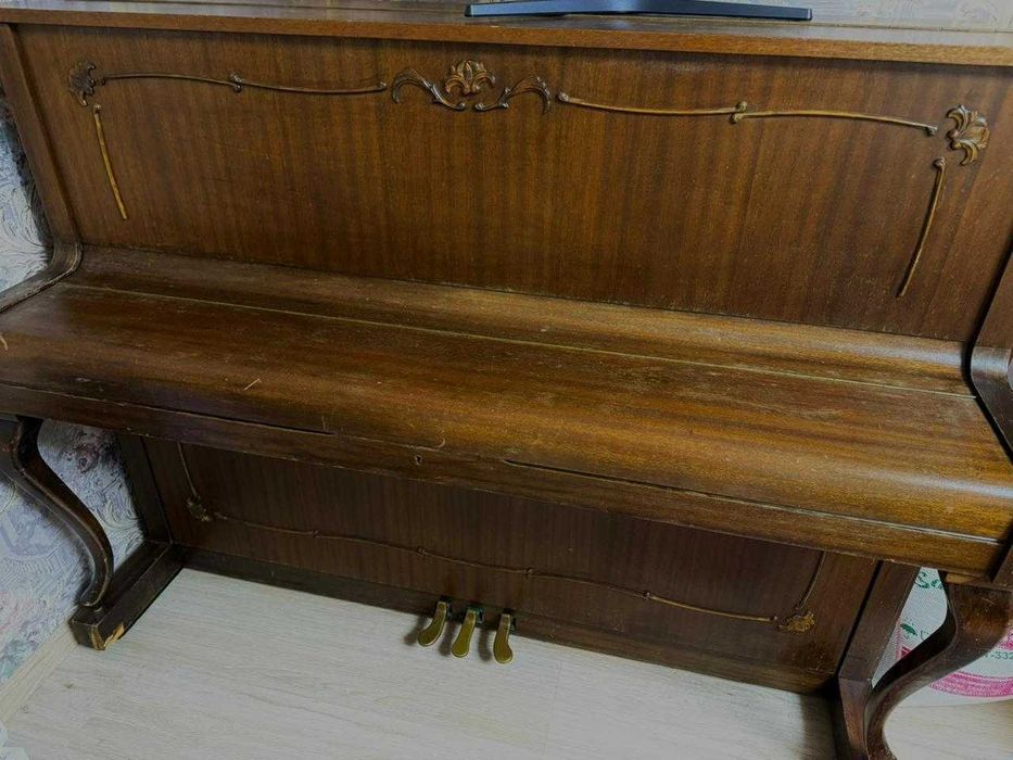 пианино Ronisch.