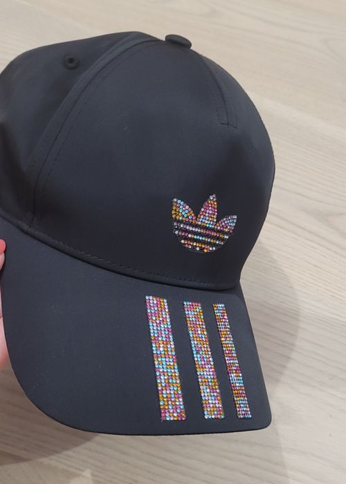 Sapca Adidas dama, model deosebit.