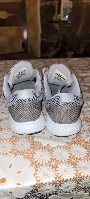 Nike revolution 3