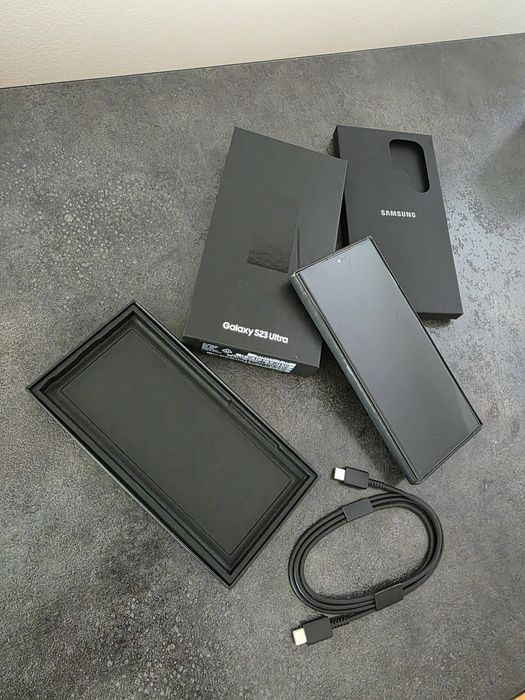 Samsung S23 Ultra, 256 GB, cu husă piele