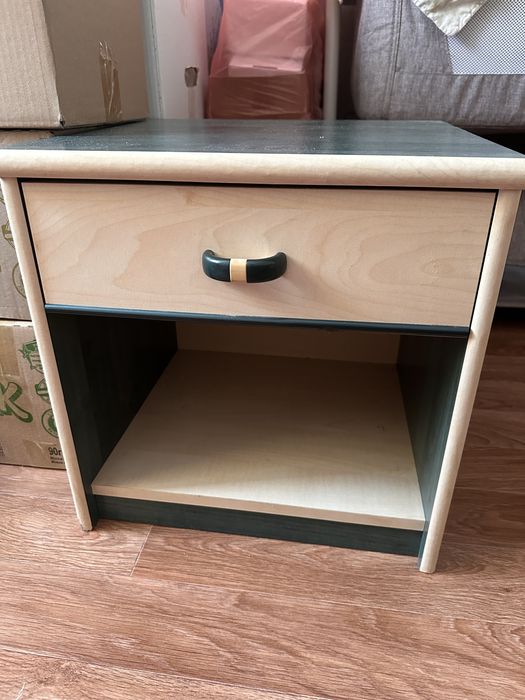 Письменный стол, шкаф для книг, тумба