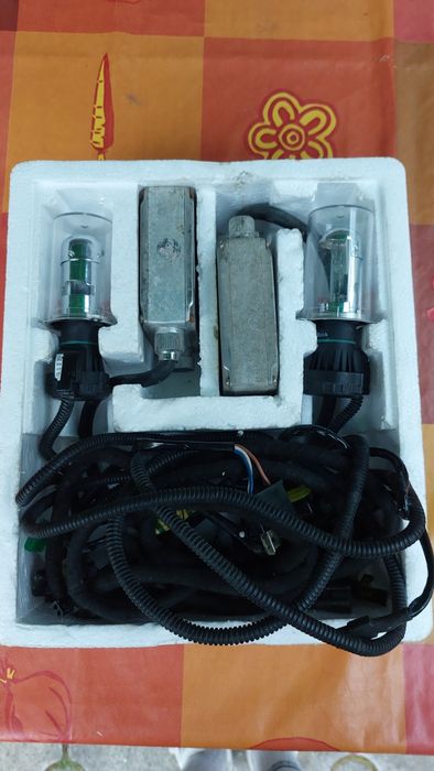 De vânzare set bec xenon.