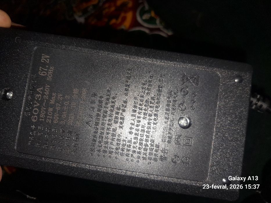 Skuter uchun zaryadnik yangi karobka