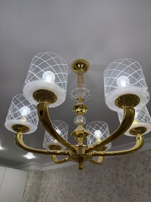 Продаю люстру с бра