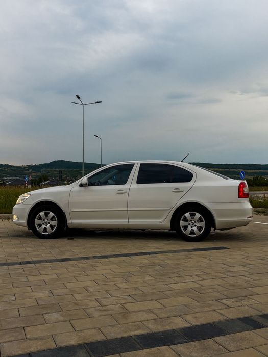 SKODA Octavia 2012 — imagine 3