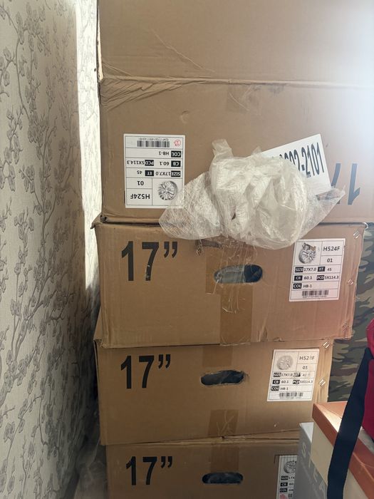 Продам диски на камри r 17 комплект