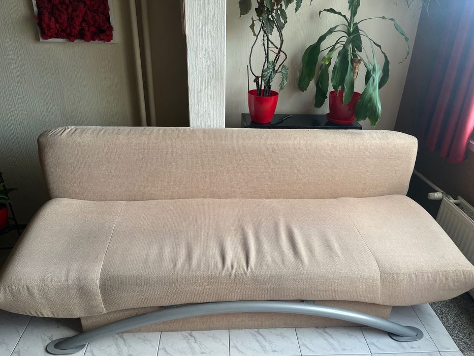 Разтегателен диван