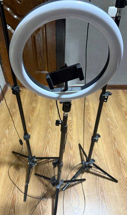 Светодиодная Лампа LED со штативом