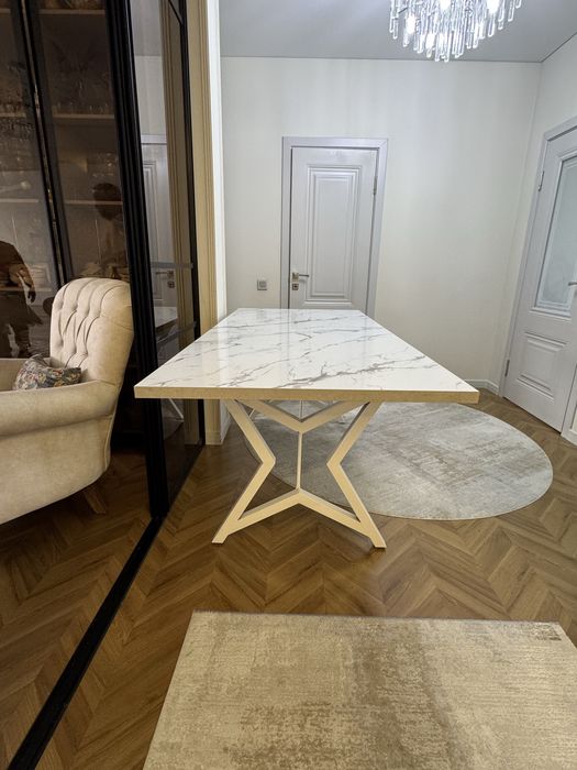 Продам стол для гостиной и кухни