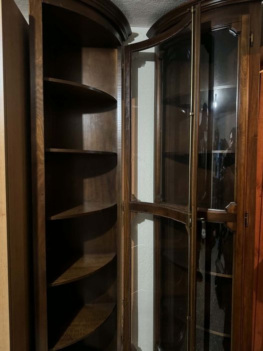 Италианска ъглова витрина масив ляв и десен от