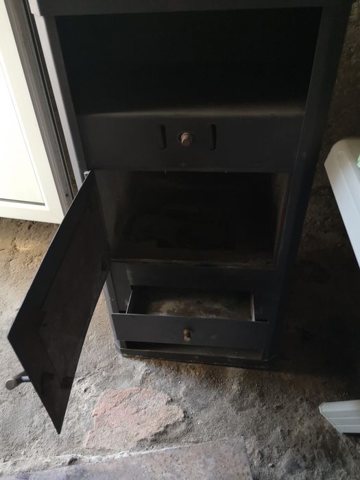 Камина на твърдо гориво