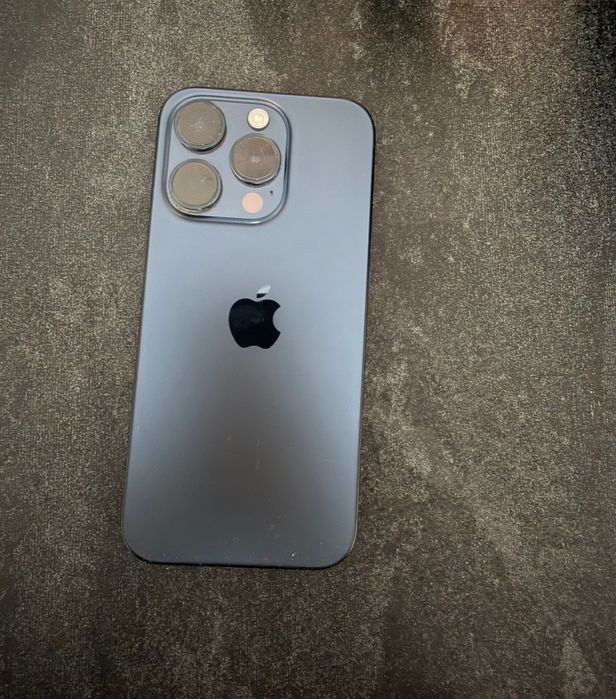 Продавам iPhone 15 Pro