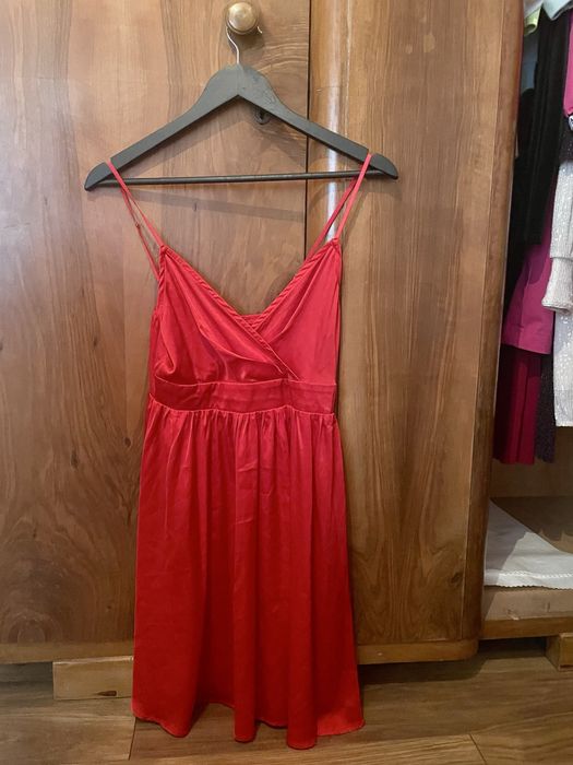 Червена рокля м размер