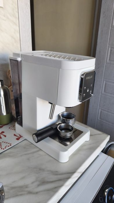 Продавам почти нова кафе машина с гаранция