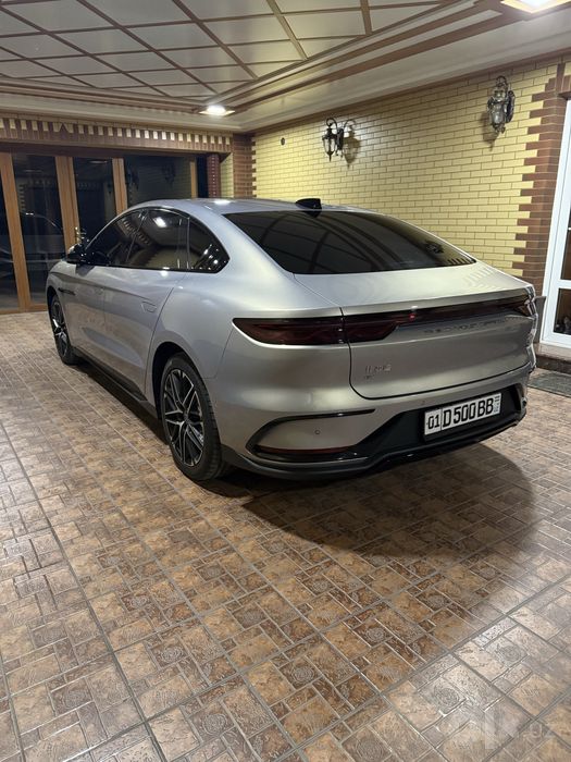 Продаю byd han 635