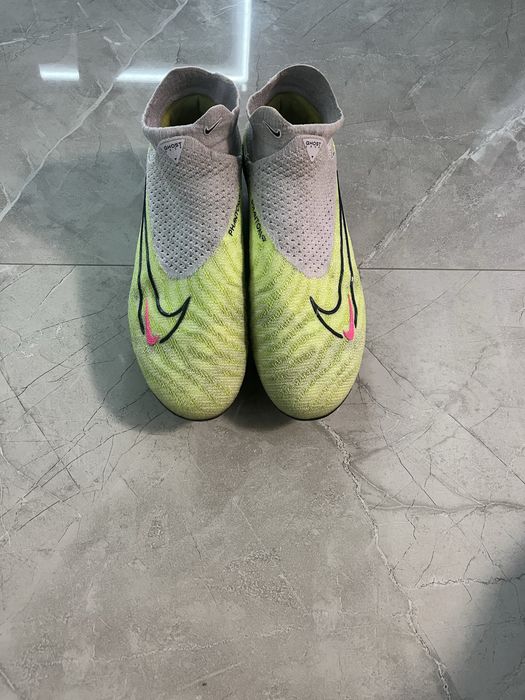 Футболни бутонки Nike Phantom Gx