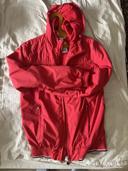 Продам куртку Fila