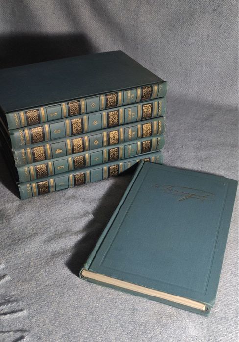 Книги. Продаю очень много книг