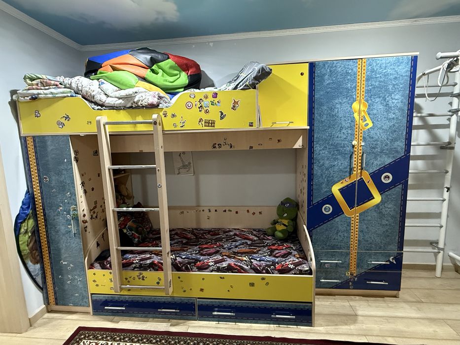 Двухьярусная кровать + шкафы