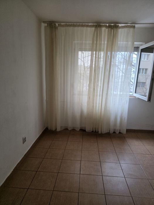 Închiriez garsoniera