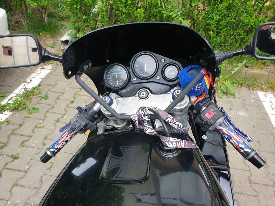 Vând SUZUKI GsxR 750