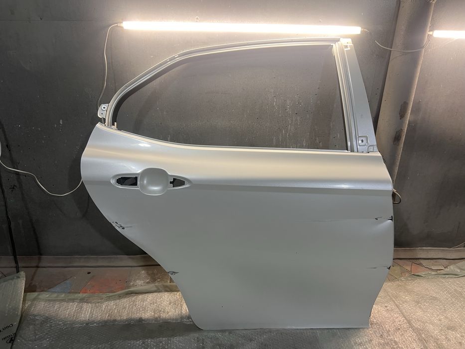 Продам заднюю правую дверь Toyota Camry 70