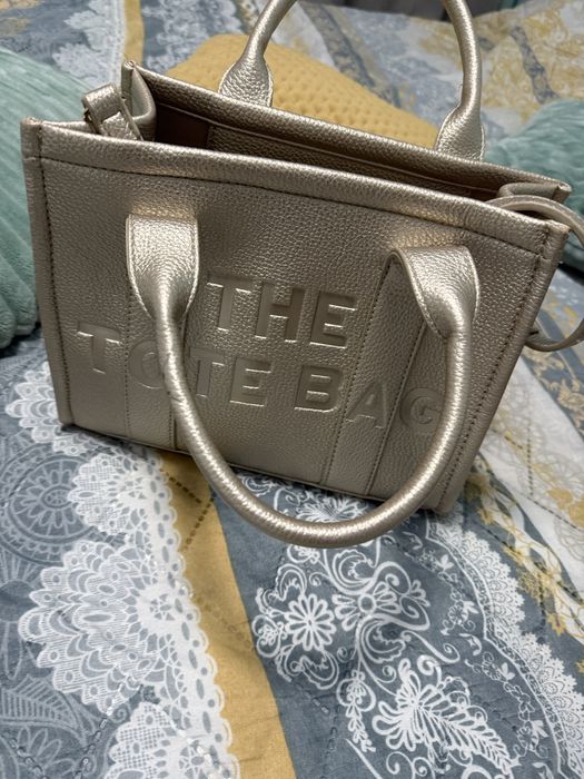 Раници и чанти, различни модели и цветове