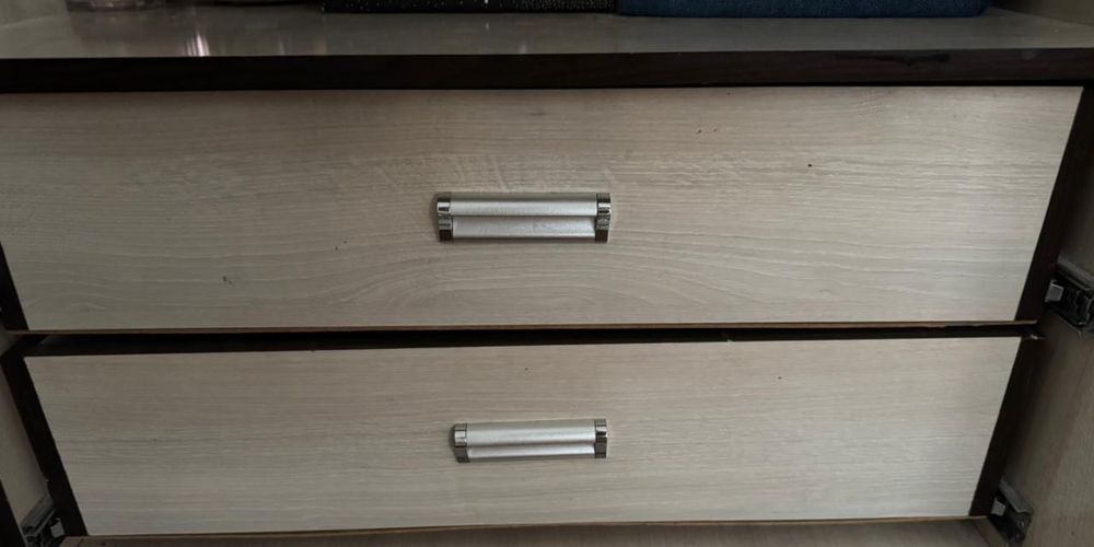 Шифоньер купе и этажерка