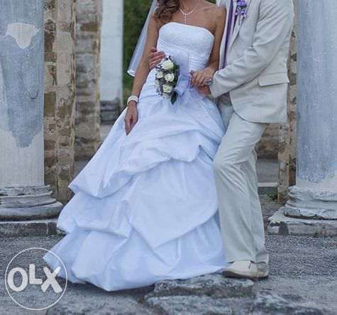 Булчинска рокля. Стилна булчинска рокля в идеално състояние!