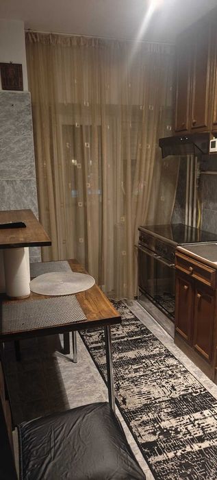 Închiriez apartament cu 2 camere central