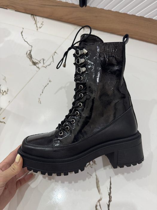 Продам новые осенние сапоги