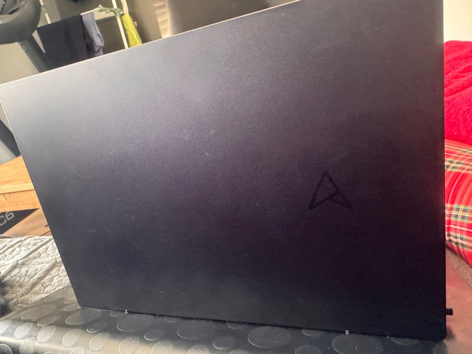 ASUS ZenBook – Ryzen 5 / 16GB RAM / отличен