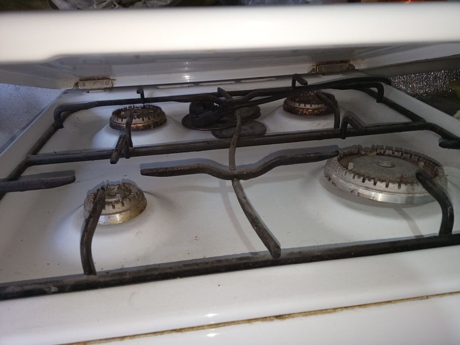 Продам газовую плиту