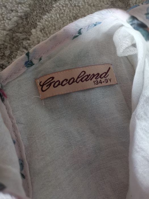 Детски рокли, всяка се продава отделно.