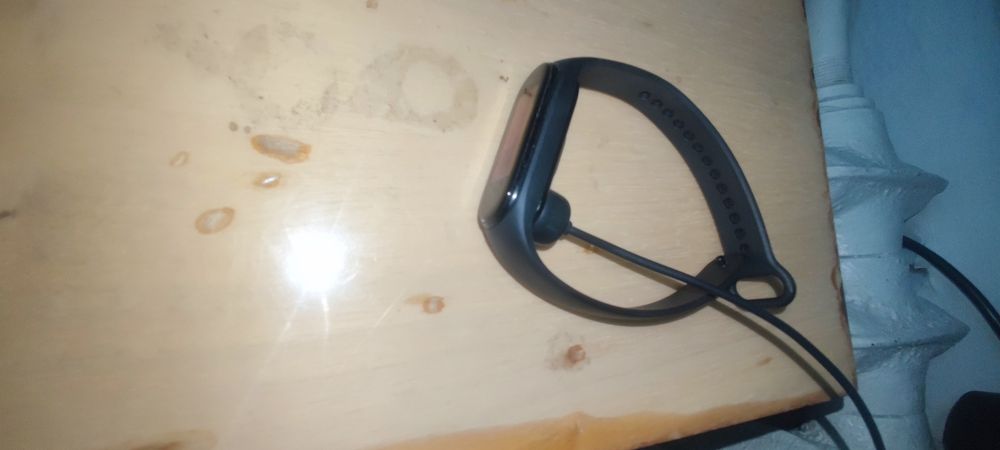 Продам смартфон Xiaomi A2 4/64Gb + MiBand 5