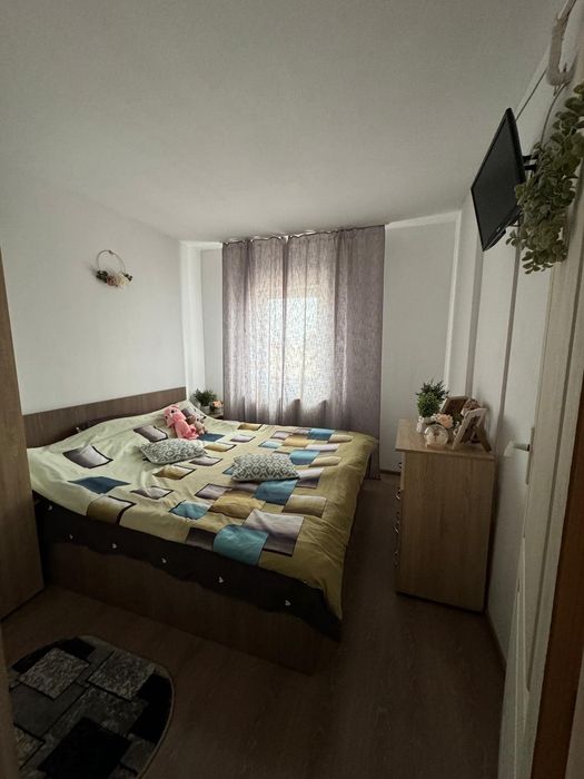 Închiriez apartament