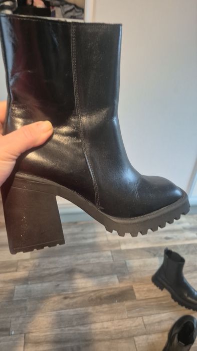 Ghete de piele noi