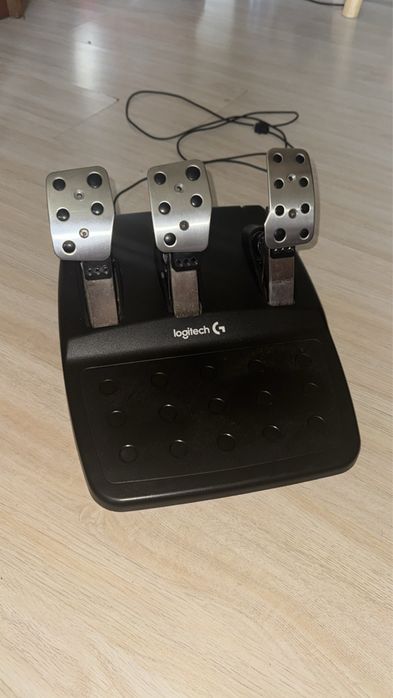 Logitech педали (газ, спирачка и съединител)
