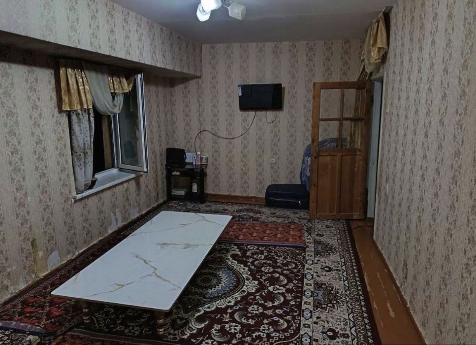 Юнусабад 4 квартал. Продается квартира 1/4/4