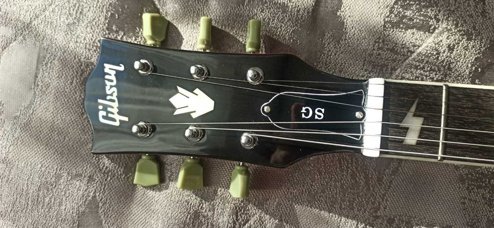 Электрогитара Gibson SG — новая