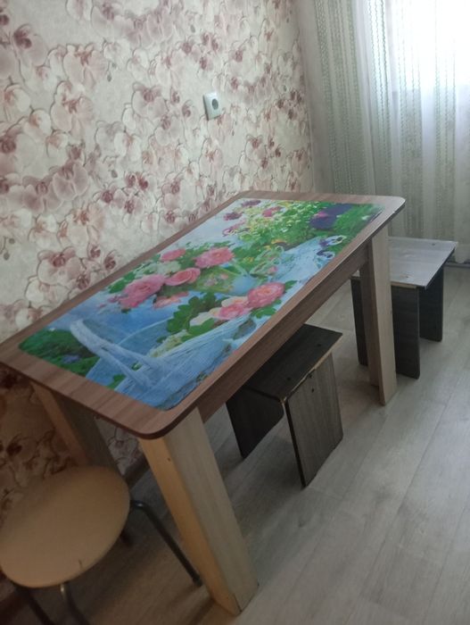 Продам стол кухонный