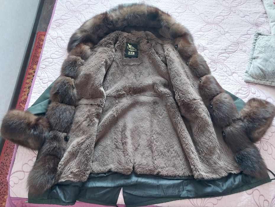 Продам парку женскую