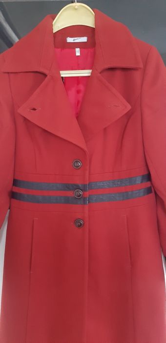 Червено палто българско производство 44 номер
