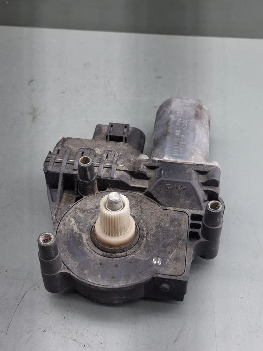 Motoras macara geam fata dreapta 0 130 821 774 Audi A6 1999